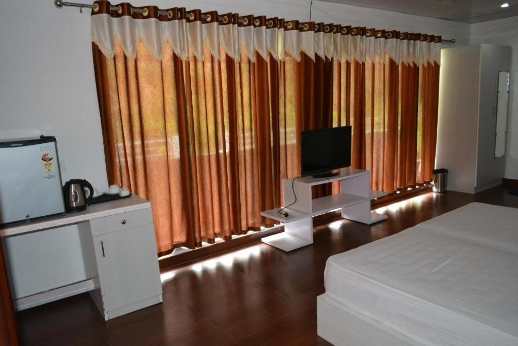 Riverside Resort Лансдаун Экстерьер фото