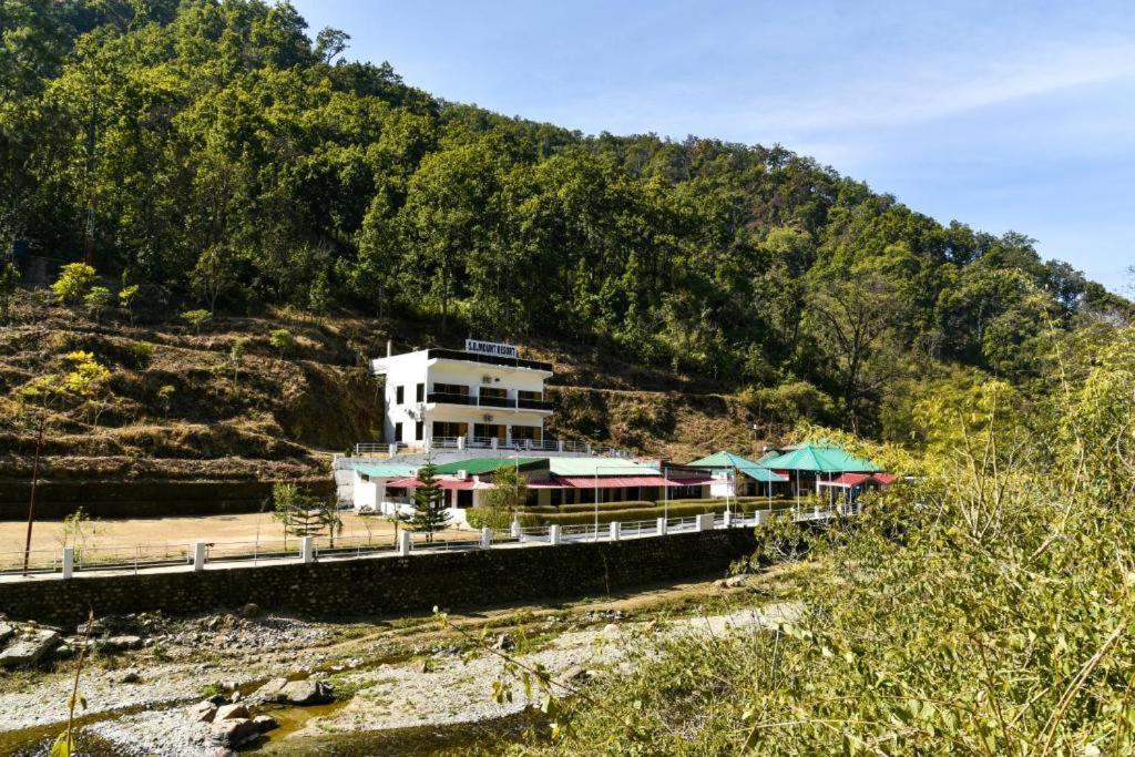 Riverside Resort Лансдаун Экстерьер фото