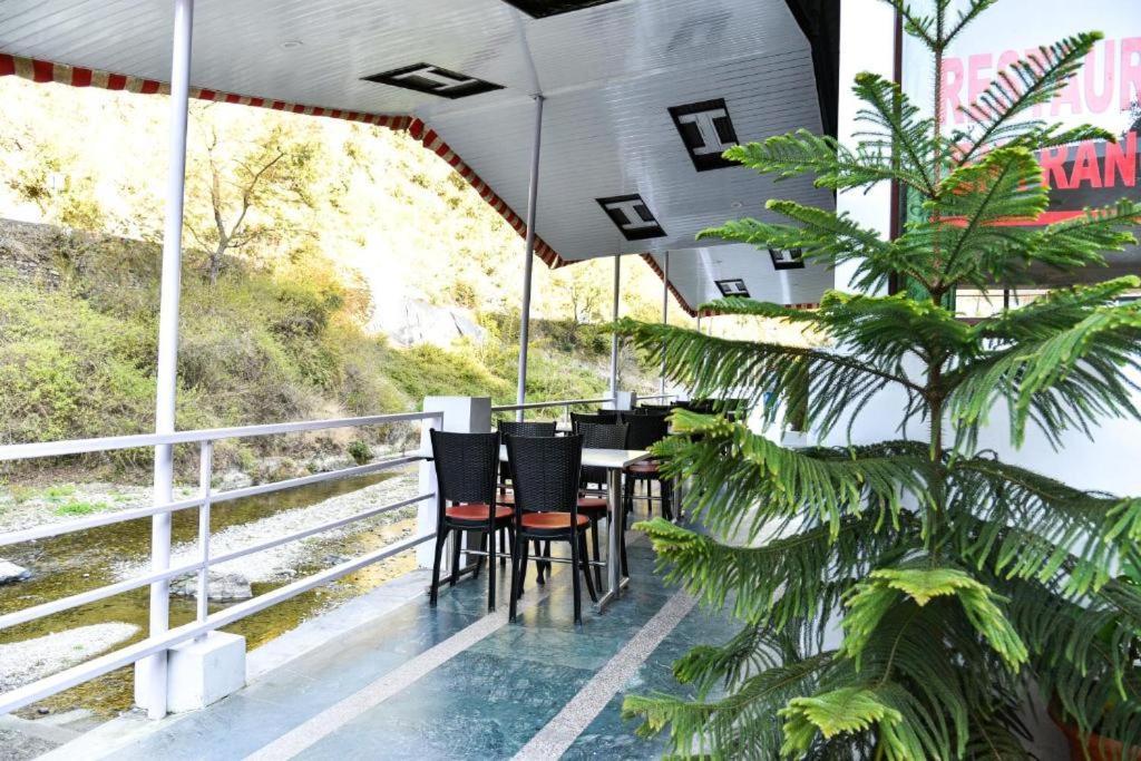 Riverside Resort Лансдаун Экстерьер фото