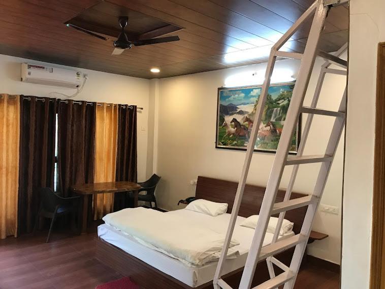 Riverside Resort Лансдаун Экстерьер фото
