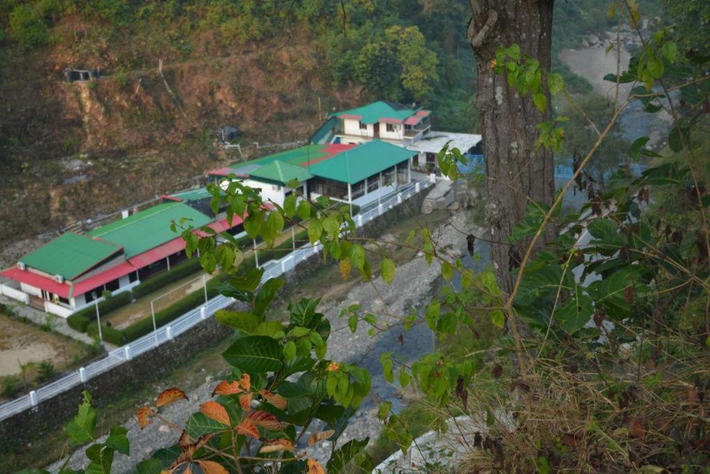 Riverside Resort Лансдаун Экстерьер фото